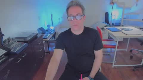 Andrew online show from September 25, 4:32 pm