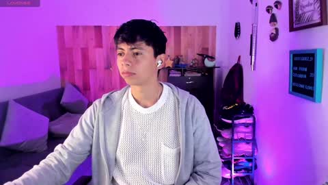 andy_guez_11 online show from December 7, 9:50 am