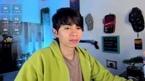 andy_guez_11 online show from February 28, 10:41 am