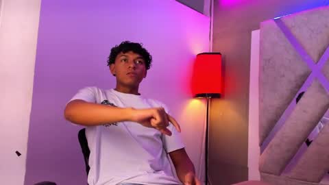 andy_jones7 online show from September 21, 3:41 am