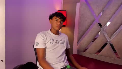 andy_jones7 online show from September 29, 3:11 am