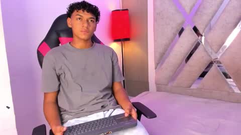 andy_jones7 online show from October 10, 4:00 am