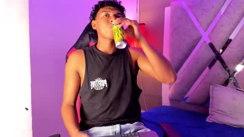 andy_jones7 online show from October 13, 3:28 am
