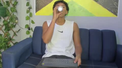 andy_jones7 online show from October 16, 7:48 pm
