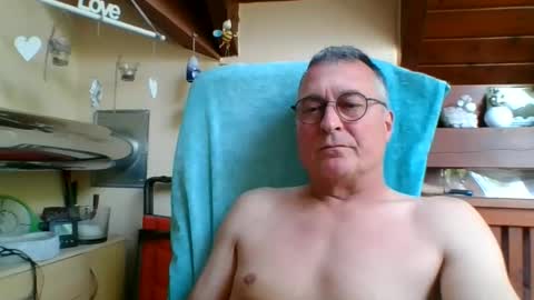 Snapshot of andybayern chatting on May 27, 3:09 pm andybayern online show from May 27, 3:09 pm