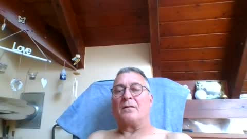 Snapshot of andybayern chatting on July 24, 1:42 pm andybayern online show from July 24, 1:42 pm