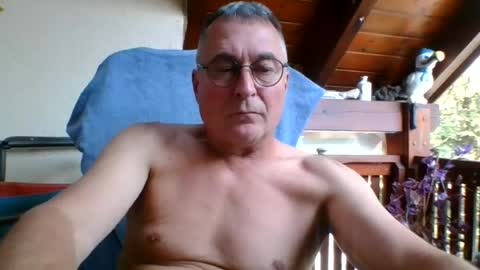 Snapshot of andybayern chatting on August 7, 1:46 pm andybayern online show from August 7, 1:46 pm