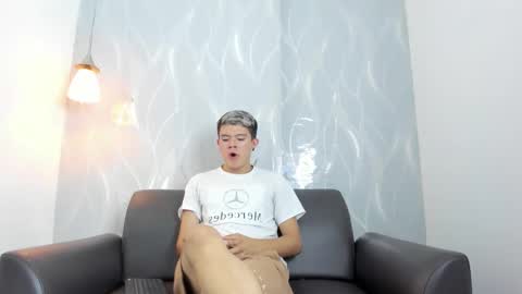 andyfame11 online show from February 15, 12:03 pm