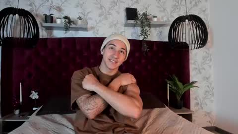 Andy Joy  online show from November 18, 11:25 am