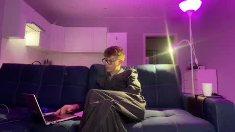 Snapshot of andytwinkkk chatting on June 1, 6:42 pm AndyTwinkkk online show from June 1, 6:42 pm