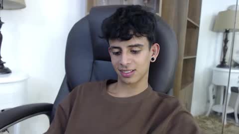Snapshot of andyxibrat chatting on April 21, 10:23 pm andyxibrat online show from April 21, 10:23 pm