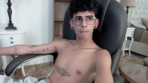Snapshot of andyxibrat chatting on April 22, 7:37 pm andyxibrat online show from April 22, 7:37 pm