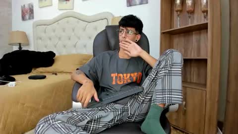 Snapshot of andyxibrat chatting on May 21, 6:59 pm andyxibrat online show from May 21, 6:59 pm