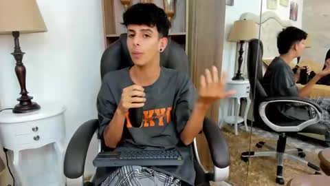 Snapshot of andyxibrat chatting on May 29, 12:08 am andyxibrat online show from May 29, 12:08 am