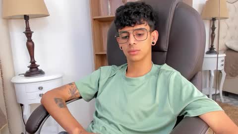 Snapshot of andyxibrat chatting on June 3, 12:08 pm andyxibrat online show from June 3, 12:08 pm