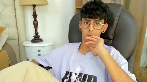Snapshot of andyxibrat chatting on June 4, 6:58 pm andyxibrat online show from June 4, 6:58 pm