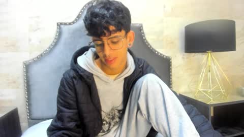 Snapshot of andyxibrat chatting on June 11, 12:14 pm andyxibrat online show from June 11, 12:14 pm