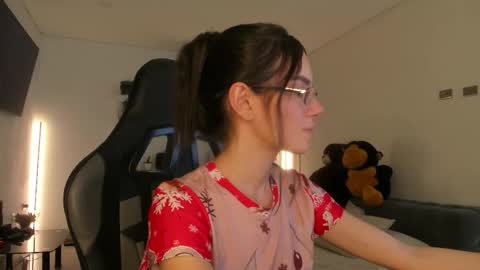      online show from March 6, 3:25 am