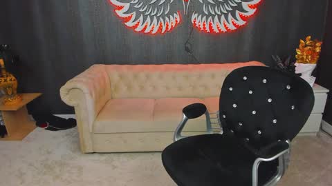 Anne online show from February 6, 10:00 pm