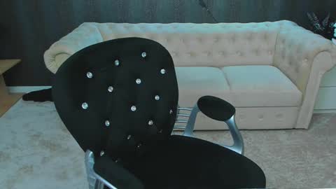 Anne online show from February 10, 10:51 pm