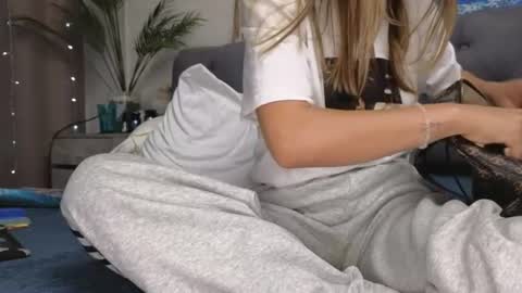 Snapshot of ange1ok chatting on July 20, 1:57 pm ange1ok online show from July 20, 1:57 pm