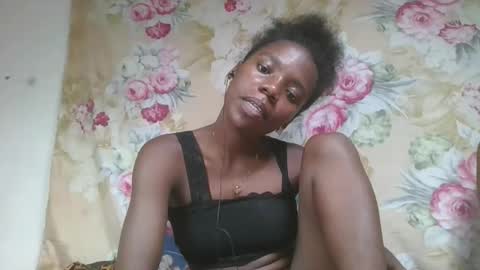 Snapshot of angeeliine chatting on February 27, 1:05 am angeeliine online show from February 27, 1:05 am