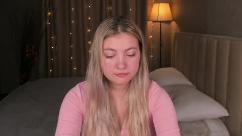 Snapshot of angel__grace chatting on May 26, 12:17 am Grace online show from May 26, 12:17 am