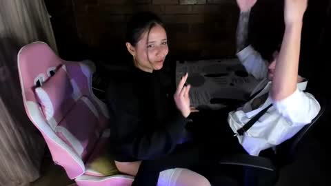 Snapshot of angel_and_yessi chatting on January 15, 6:01 am Angel y Yessi online show from January 15, 6:01 am