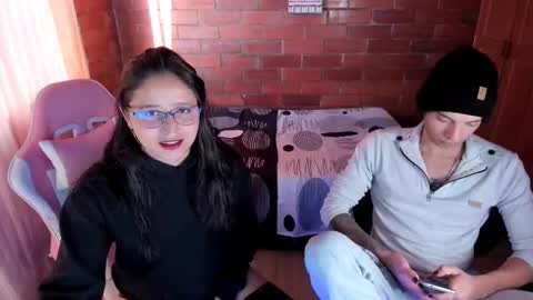 Snapshot of angel_and_yessi chatting on January 15, 10:24 pm Angel y Yessi online show from January 15, 10:24 pm