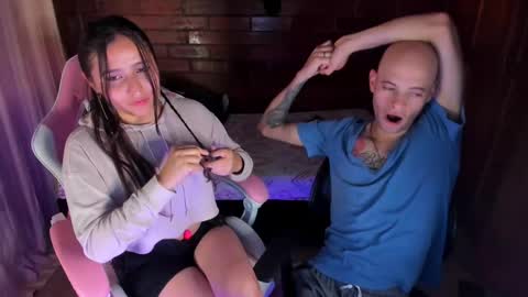 Snapshot of angel_and_yessi chatting on February 19, 11:14 pm Angel y Yessi online show from February 19, 11:14 pm