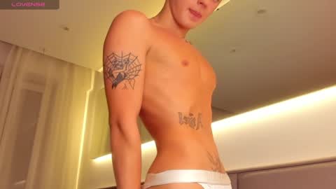 angel_andreww online show from December 26, 3:31 pm