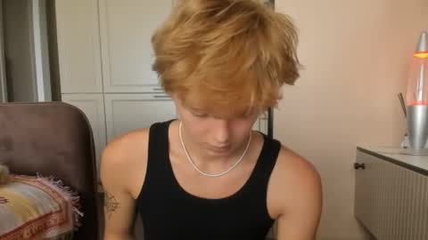 Snapshot of angel_andreww chatting on June 3, 10:07 am angel_andreww online show from June 3, 10:07 am