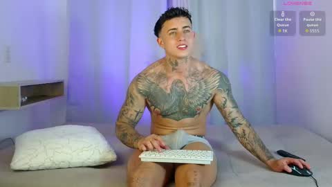 Snapshot of angel_boy01 chatting on April 22, 9:49 pm angel_boy01 online show from April 22, 9:49 pm