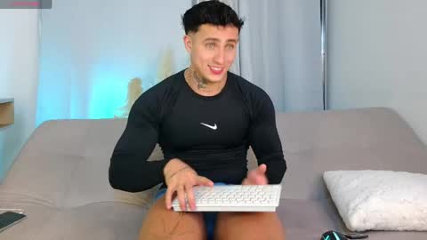 Snapshot of angel_boy01 chatting on June 7, 2:27 am angel_boy01 online show from June 7, 2:27 am