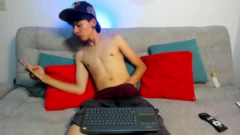 Snapshot of angel_dustt1 chatting on June 30, 9:49 pm angel_dustt1 online show from June 30, 9:49 pm