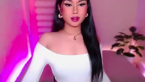 Snapshot of angel_eloaxx chatting on May 19, 8:59 pm Angel online show from May 19, 8:59 pm