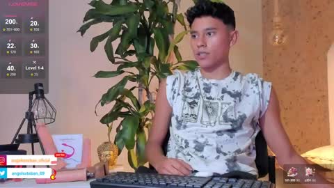 ngel Esteban  online show from February 1, 10:26 am