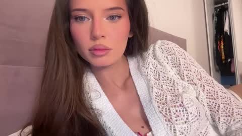 Snapshot of angel_isia chatting on April 5, 10:40 pm isia online show from April 5, 10:40 pm