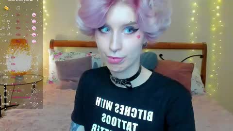 Snapshot of angel_julles chatting on June 7, 10:24 pm Angel Dust online show from June 7, 10:24 pm