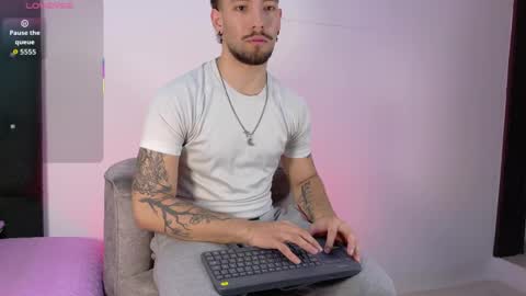 angel_kyrozz online show from May 23, 7:07 pm