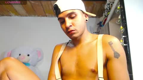 Snapshot of angel_latinboy chatting on April 23, 1:57 pm Angel online show from April 23, 1:57 pm