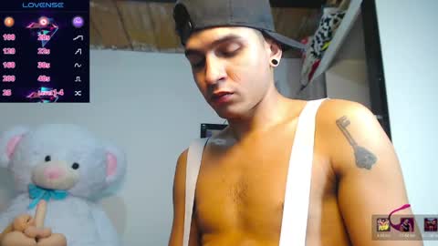 Snapshot of angel_latinboy chatting on April 29, 2:32 pm Angel online show from April 29, 2:32 pm