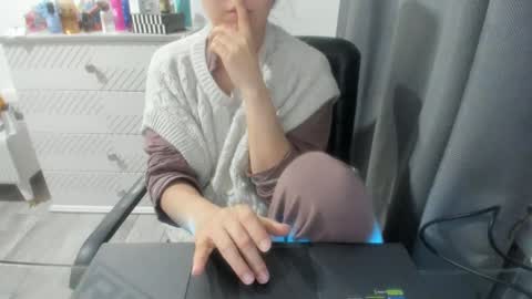 Snapshot of angel_lee__ chatting on December 6, 11:33 am angel_lee__ online show from December 6, 11:33 am