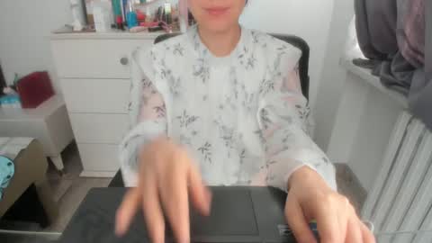 Snapshot of angel_lee__ chatting on February 9, 5:19 am angel_lee__ online show from February 9, 5:19 am