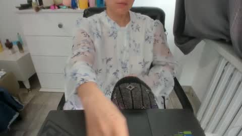 Snapshot of angel_lee__ chatting on February 18, 5:09 am angel_lee__ online show from February 18, 5:09 am