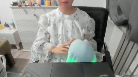 Snapshot of angel_lee__ chatting on February 18, 3:54 pm angel_lee__ online show from February 18, 3:54 pm