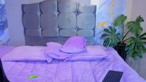 Snapshot of angel_medussa chatting on June 1, 8:32 pm angel_medussa online show from June 1, 8:32 pm