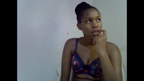 Snapshot of angel_mia5 chatting on December 17, 11:49 am angel_mia5 online show from December 17, 11:49 am