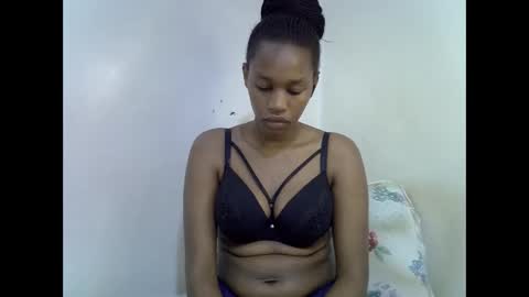 Snapshot of angel_mia5 chatting on December 22, 3:25 am angel_mia5 online show from December 22, 3:25 am