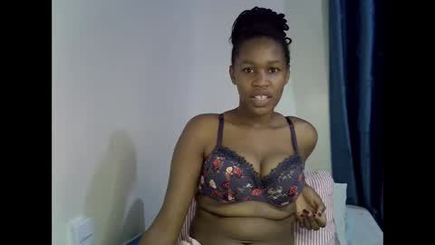 Snapshot of angel_mia5 chatting on March 15, 7:53 pm angel_mia5 online show from March 15, 7:53 pm